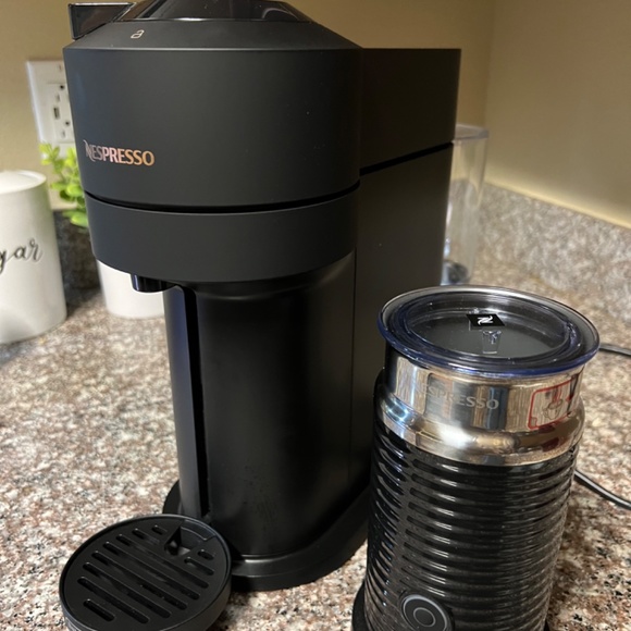 Nespresso Vertuo - Picture 2 of 4